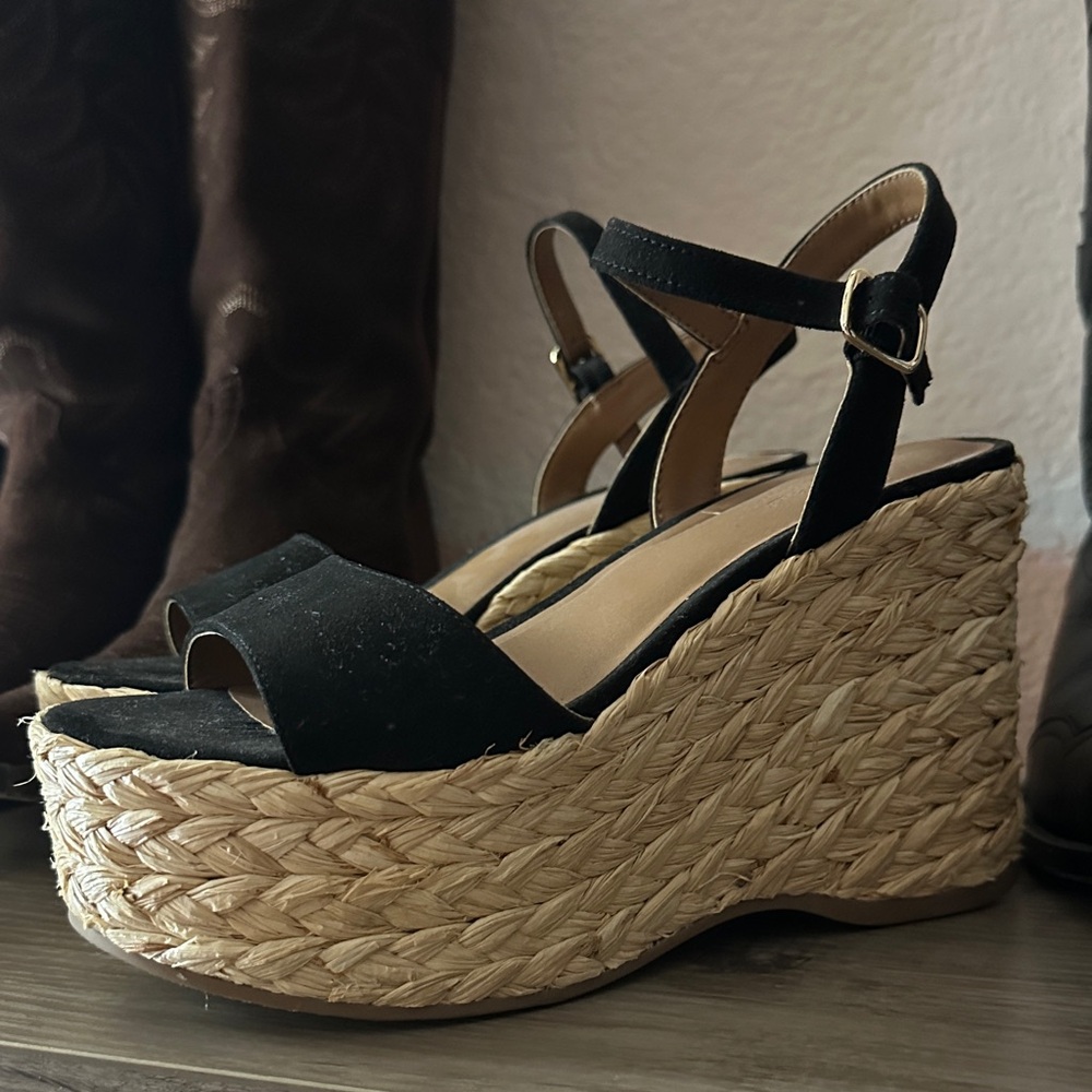 Universal Thread Black and Tan Wedge Sandals